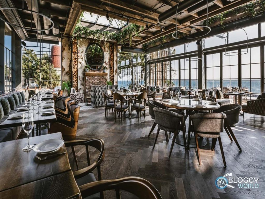 first floating restaurtant on canal of lahore ne recreational place for lahories, new best place for food lovers image presented by bloggy world